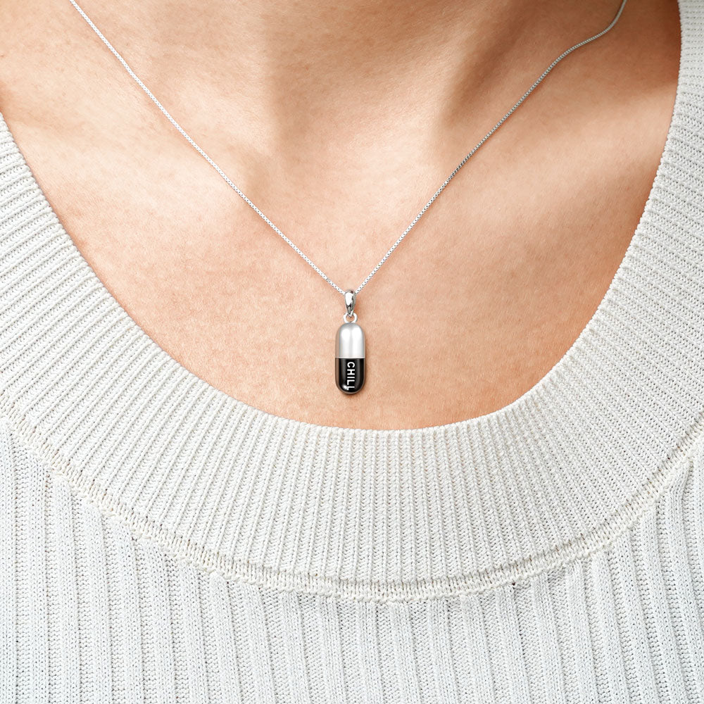 Gnoce Chill Pill Capsule Necklace Platinum-plated Silver Blend_5