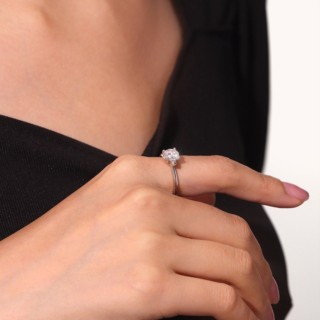 Gnoce Hummingbird Embraces Moissanite Round Cut Ring_8