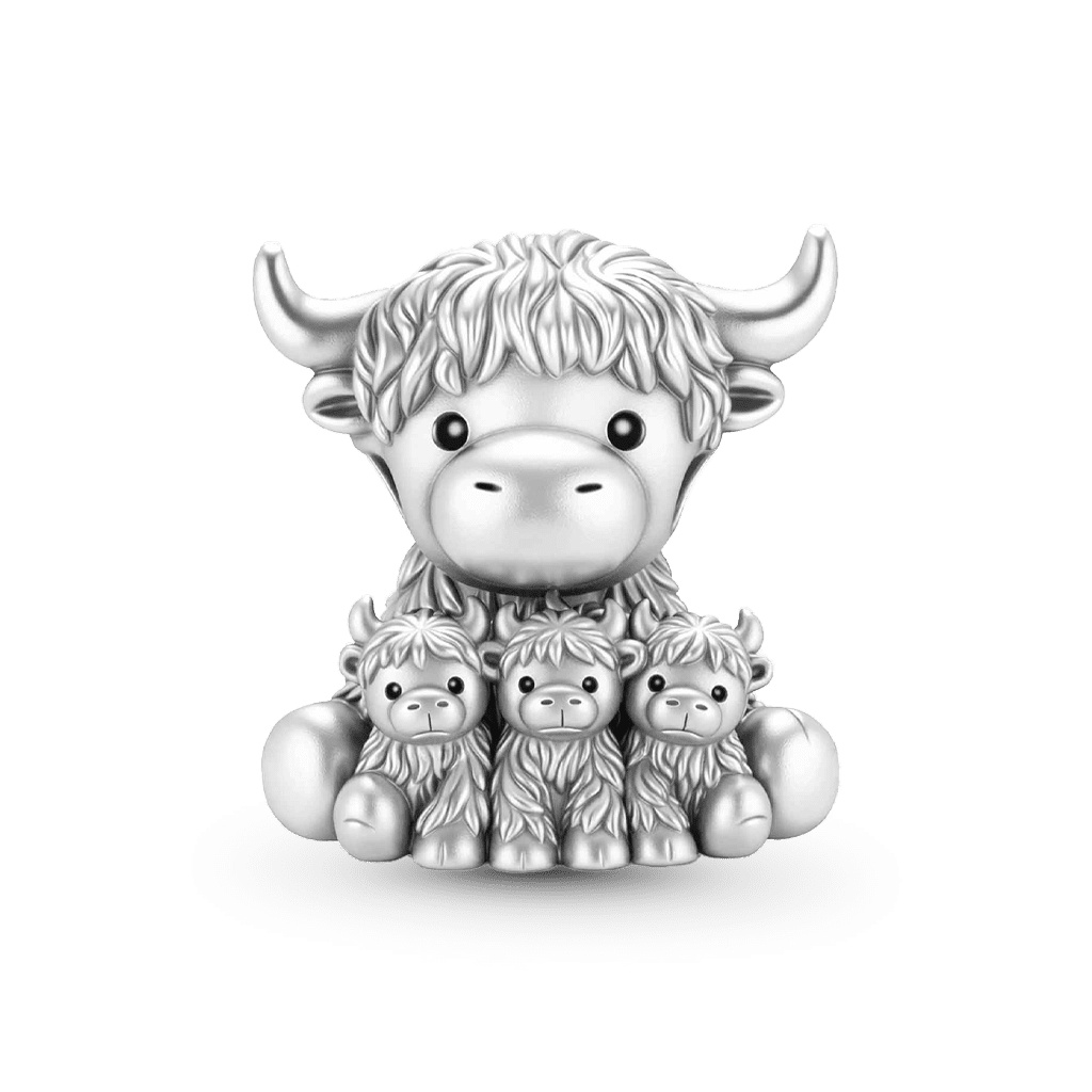 Gnoce Highland Cow Embraces Three Babies Charm_1