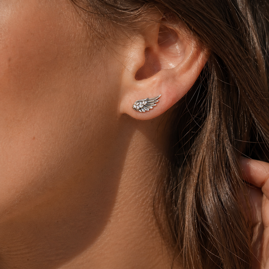 Gnoce Sparkling Angel Wing Stud Earrings_3