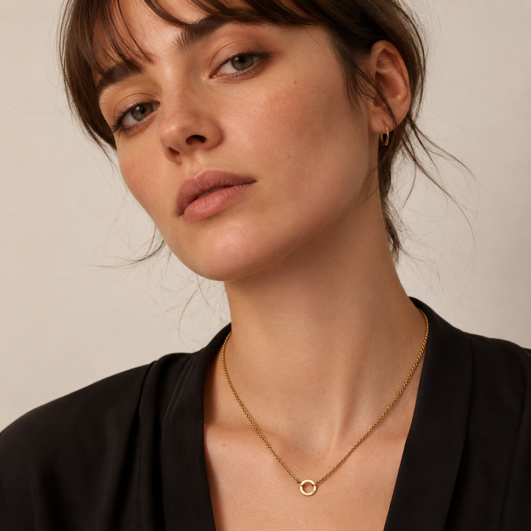 Gnoce Circular Clasp Pendant Necklace_3