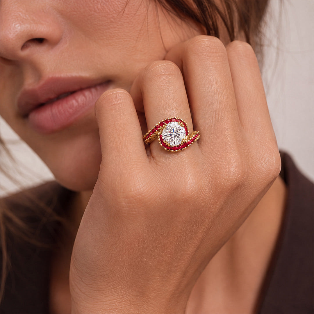 Gnoce Round Cut Moissanite with Ruby Halo Twisted Shank Ring_2