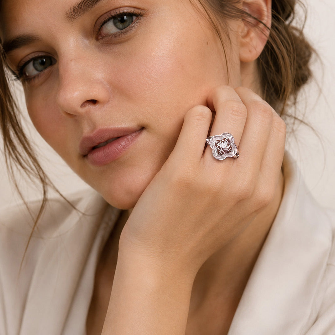 Gnoce Four-Leaf Clover Floral Engraved Ring Platinum-plated Silver Blend_3